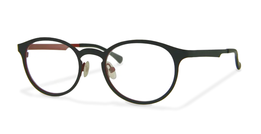 Close-up einer schwarzen Brille mit sichtbaren Details des Rahmens
