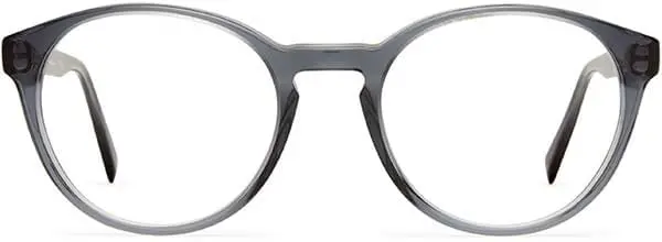 Schwarze Brille in Frontalansicht mit rechteckiger Form